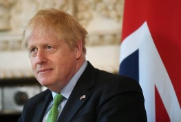 BBoris Johnson, U.K. prime minister, during a bilateral meeting with Fumio Kishida, Japan's prime minister, inside number 10 downing Street in London, U.K., on Thursday, May 5, 2022. Johnson and Kishida are expected to discuss a plan to support Asian nations in diversifying away from Russian oil and gas. Photographer: Neil Hall/EPA/Bloomberg